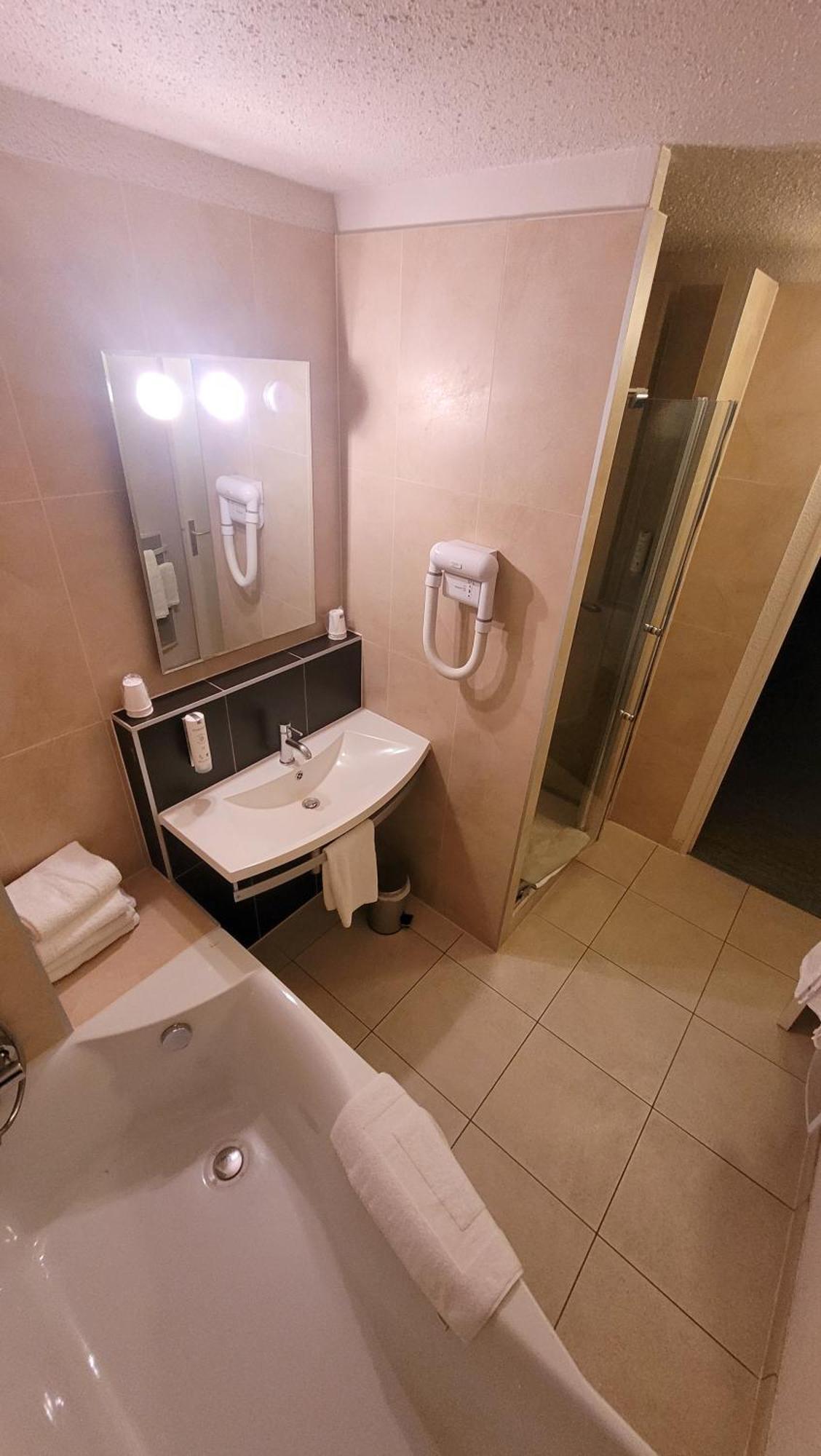 Enzo Hotels Diane - Logis Amneville Bagian luar foto