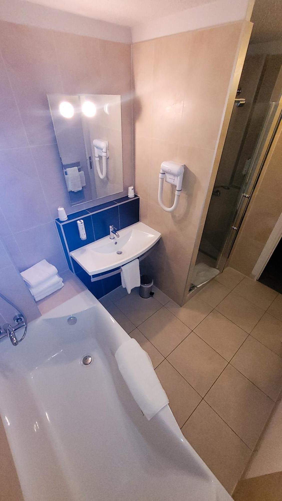 Enzo Hotels Diane - Logis Amneville Bagian luar foto