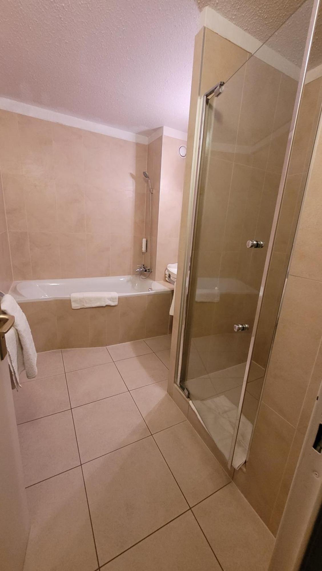 Enzo Hotels Diane - Logis Amneville Bagian luar foto